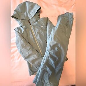 Obermeyer Kids Size 8 Snow jacket and snow pants